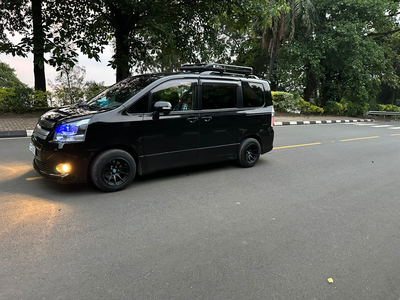 TOYOTA NOAH FOR RENT